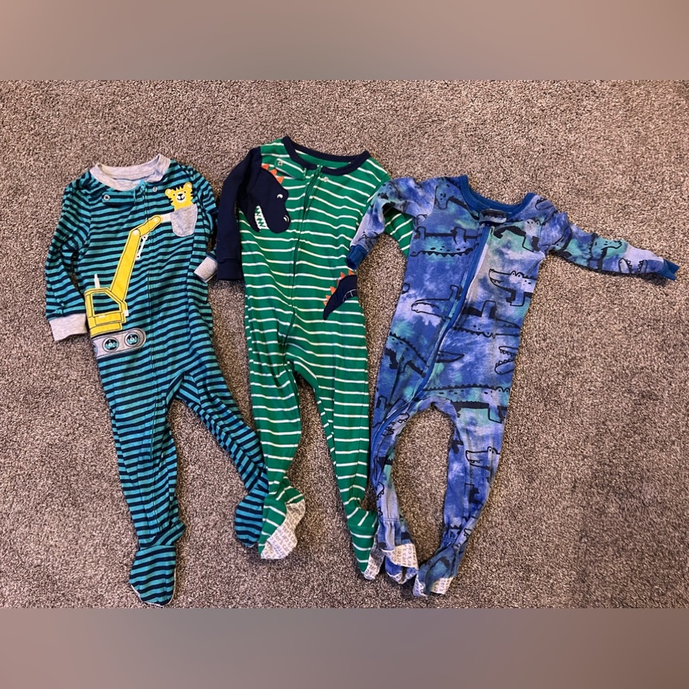 Boys 18mo bundle of 3 jammies